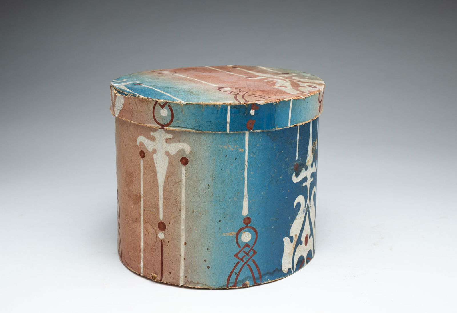 MENNONITE WALLPAPER BAND BOX. (1 of 4)