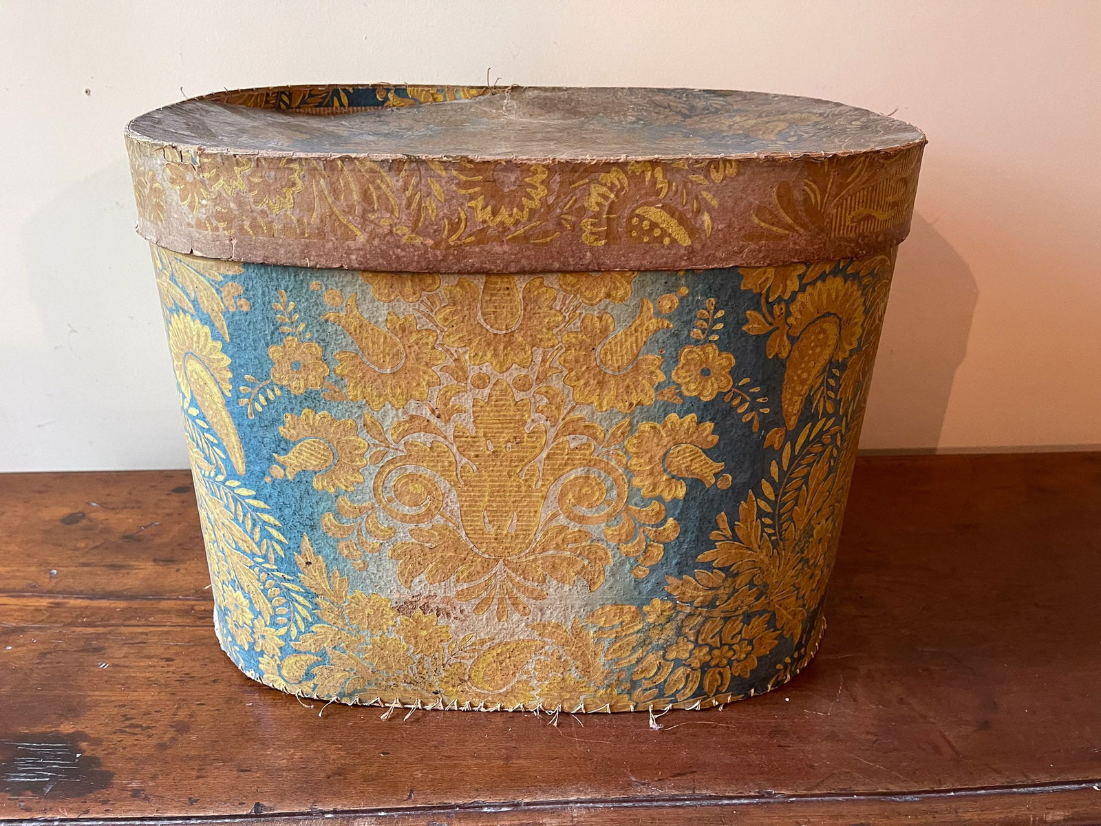 WALLPAPER BAND BOX. (1 of 5)