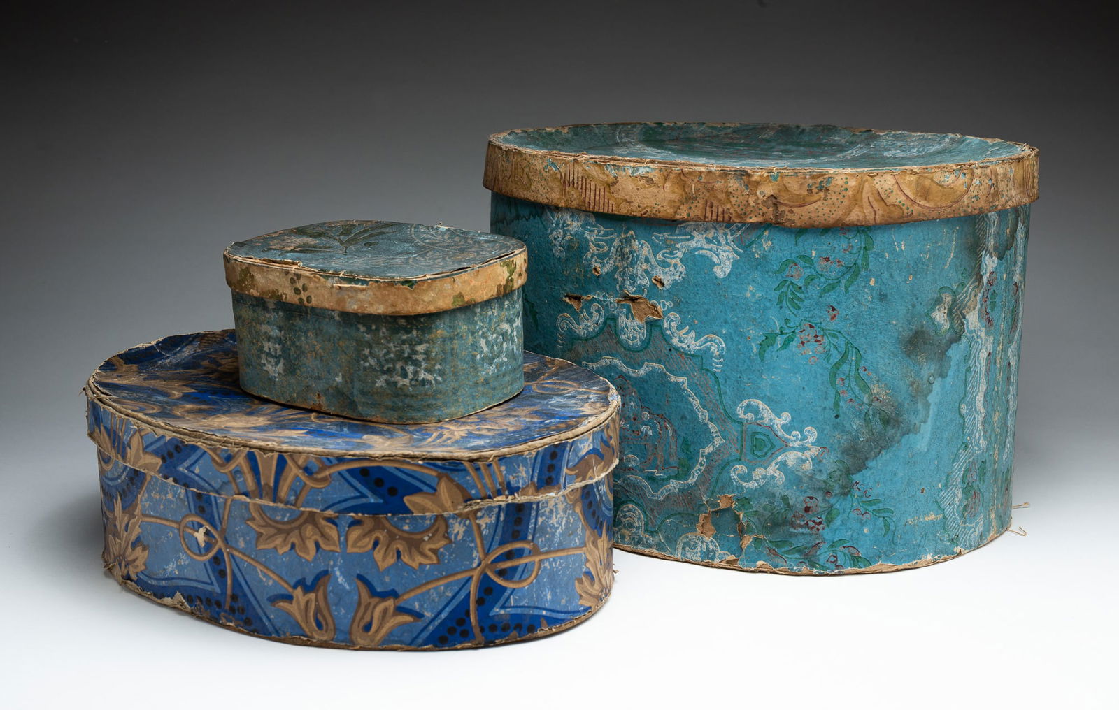 THREE WALLPAPER BANDBOXES. (1 of 4)
