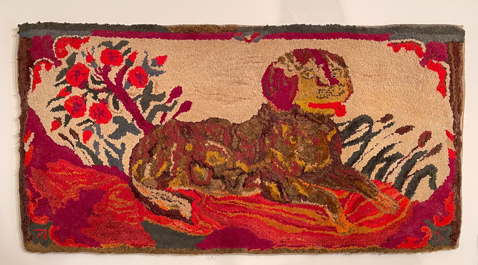 FOLK ART HOOKED RUG WITH DOG. (1 of 4)