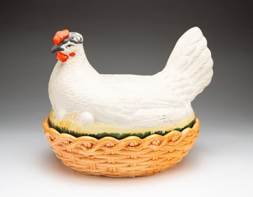 LARGE STAFFORDSHIRE HEN ON NEST.