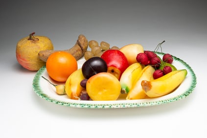 STAFFORDSHIRE FEATHER EDGE PLATTER WITH FRUIT.