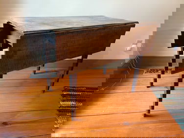 TIGER MAPLE HEPPLEWHITE DROP LEAF TABLE.