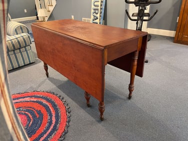 SHERATON SWING LEG DROP LEAF TABLE.
