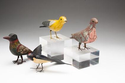FOUR PAINT DECORATED CARVED BIRDS.