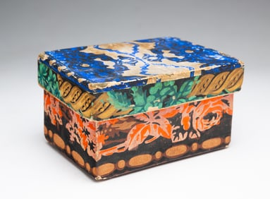 DIMINUTIVE WALLPAPER DECORATED BANDBOX.
