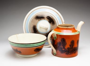 THREE MOCHAWARE SEAWEED DECORATED ITEMS.