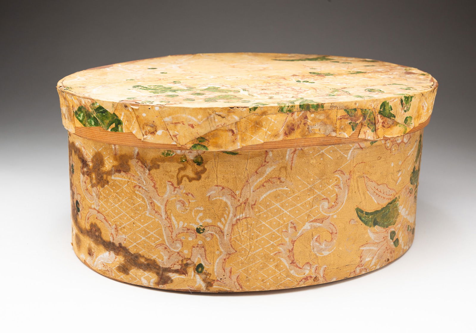 WALLPAPER COVERED BENTWOOD BOX WITH LID. (1 of 4)