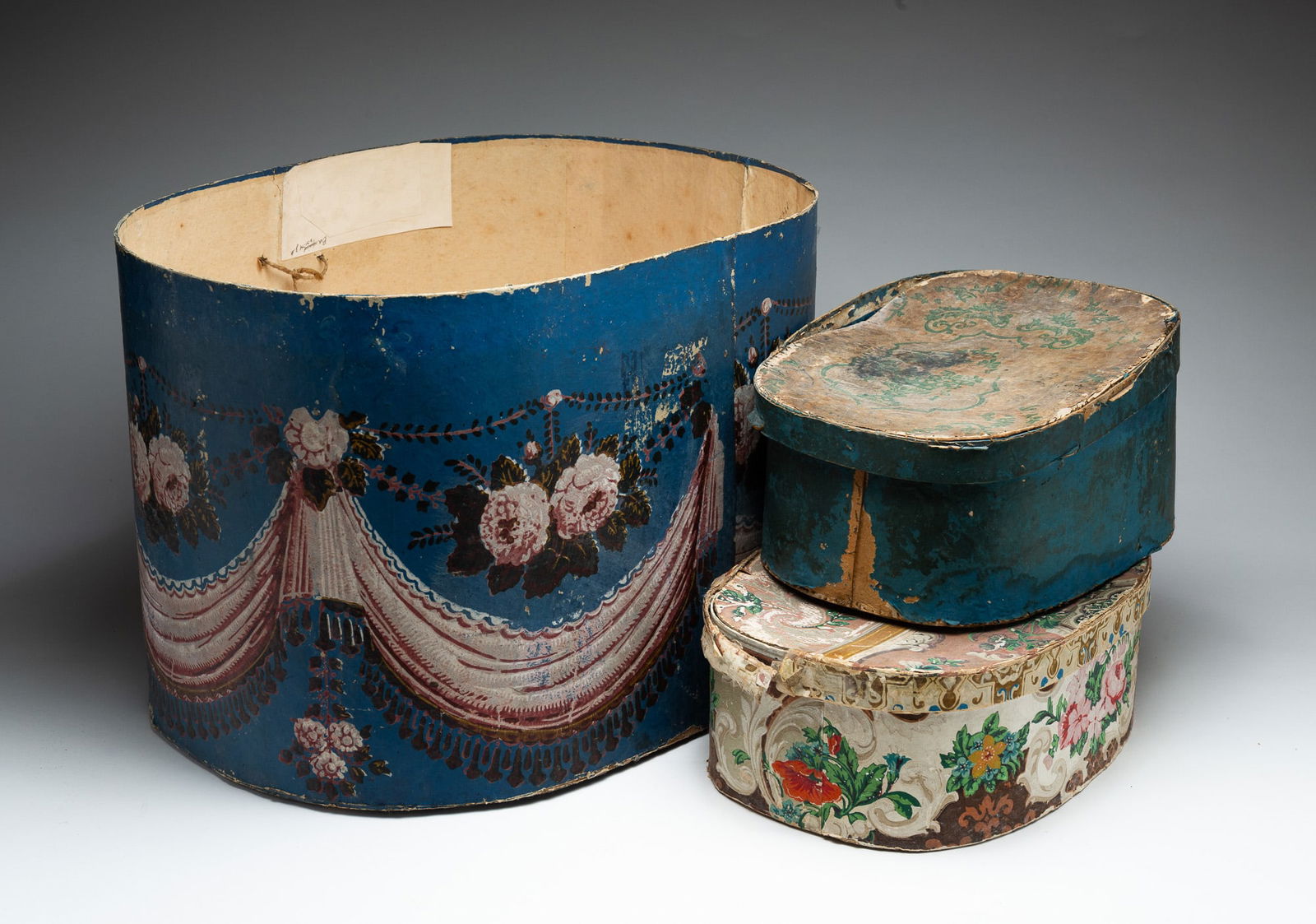 THREE WALLPAPER BAND BOXES. (1 of 3)