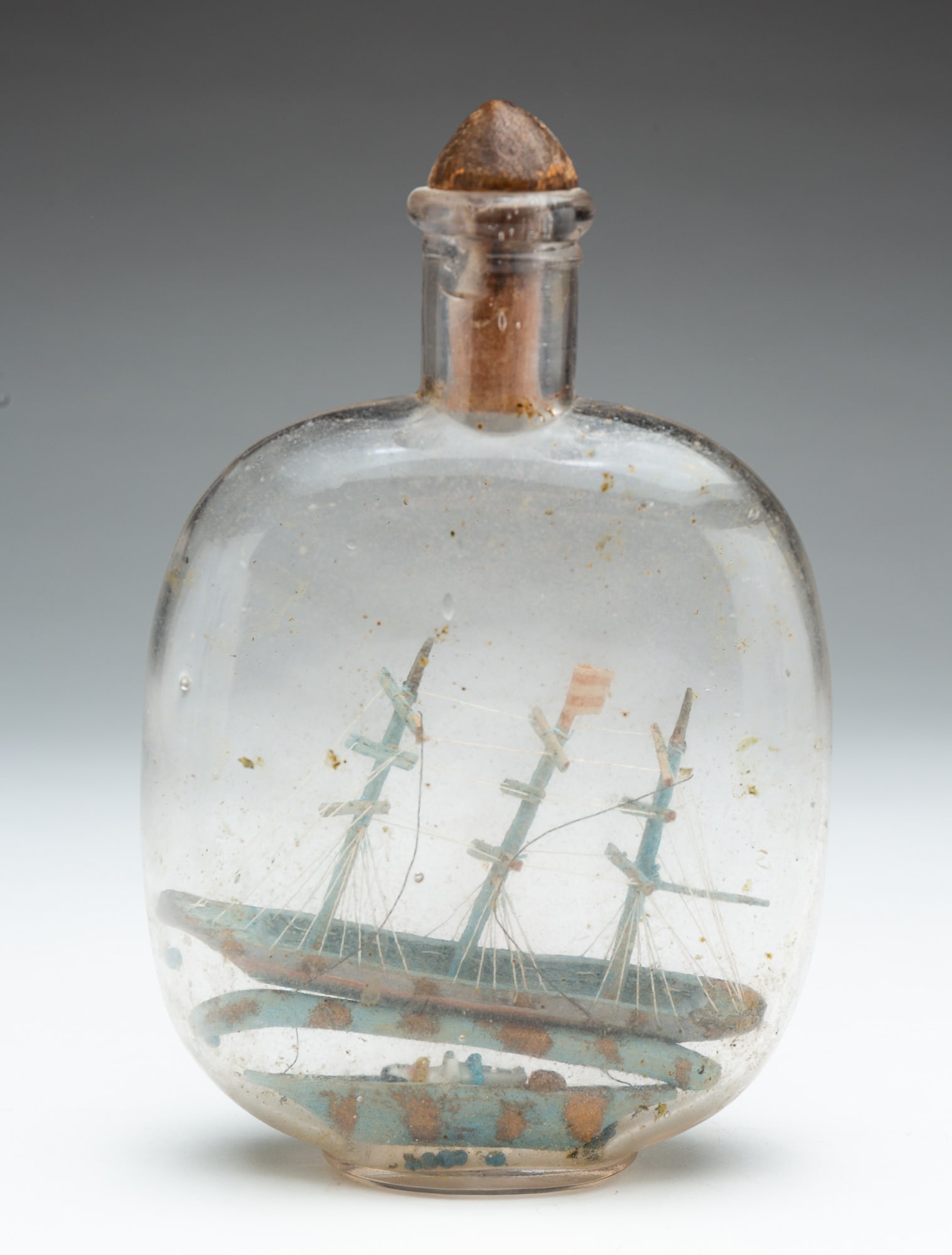 DIMINUTIVE FOLK ART SHIP IN A BOTTLE. (1 of 2)