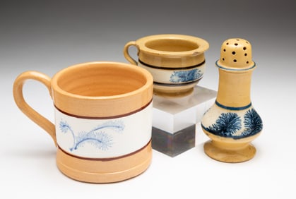 THREE YELLOWWARE ITEMS WITH MOCHAWARE SEAWEED DECORATION.