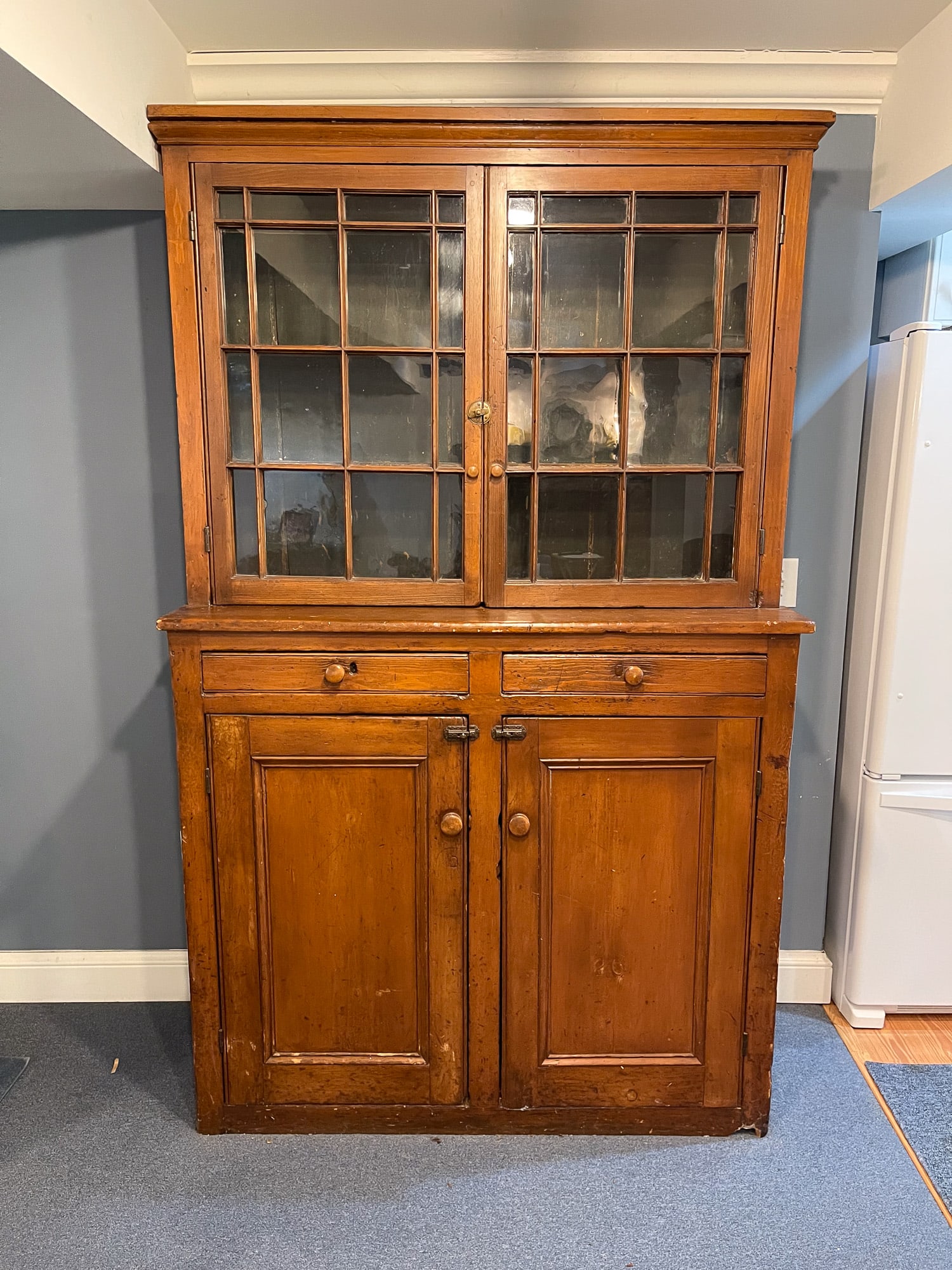 COUNTRY FORMAL STEP BACK CUPBOARD. (1 of 6)