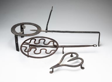 THREE WROUGHT IRON HEARTH ITEMS.