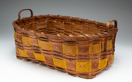 NATIVE AMERICAN BASKET WITH POTATO STAMP DECORATION.