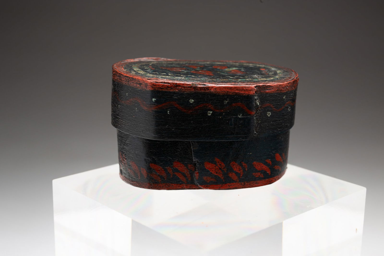 MINIATURE BRIDE'S BOX. (1 of 5)