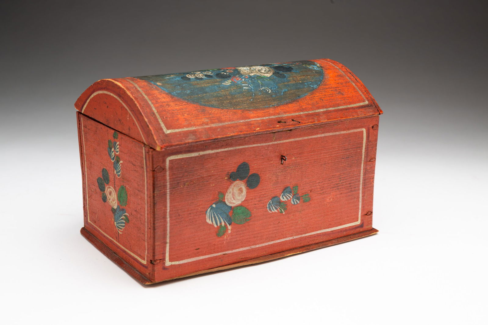 PAINT DECORATED DOME TOP BOX. (1 of 6)