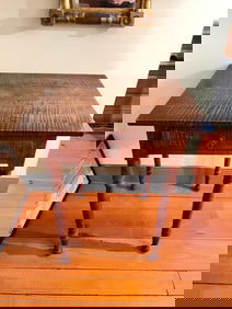 TIGER MAPLE SHERATON ONE DRAWER STAND.