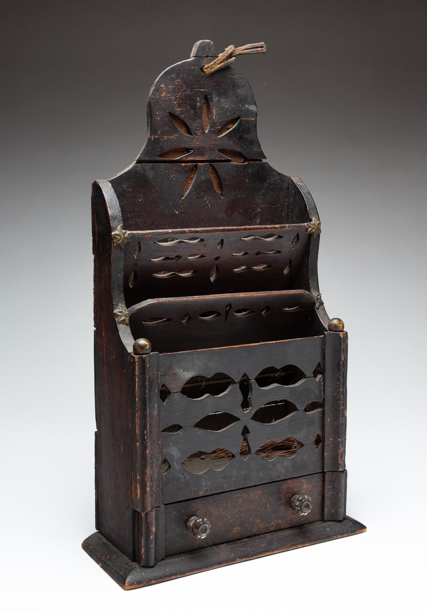 CARVED WOOD WALL POCKET. (1 of 4)