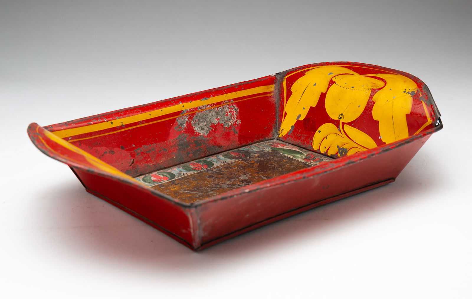 RED TOLE WARE APPLE TRAY. (1 of 4)