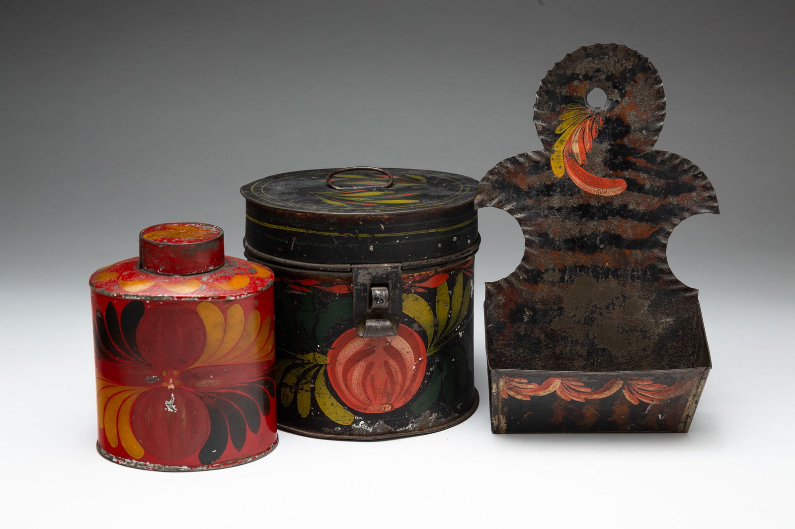 THREE TOLE ITEMS. (1 of 3)