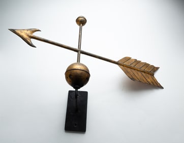 WALL MOUNTED ARROW WEATHERVANE.