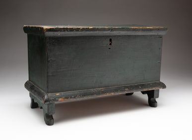 PAINTED DOLL SIZE BLANKET CHEST.