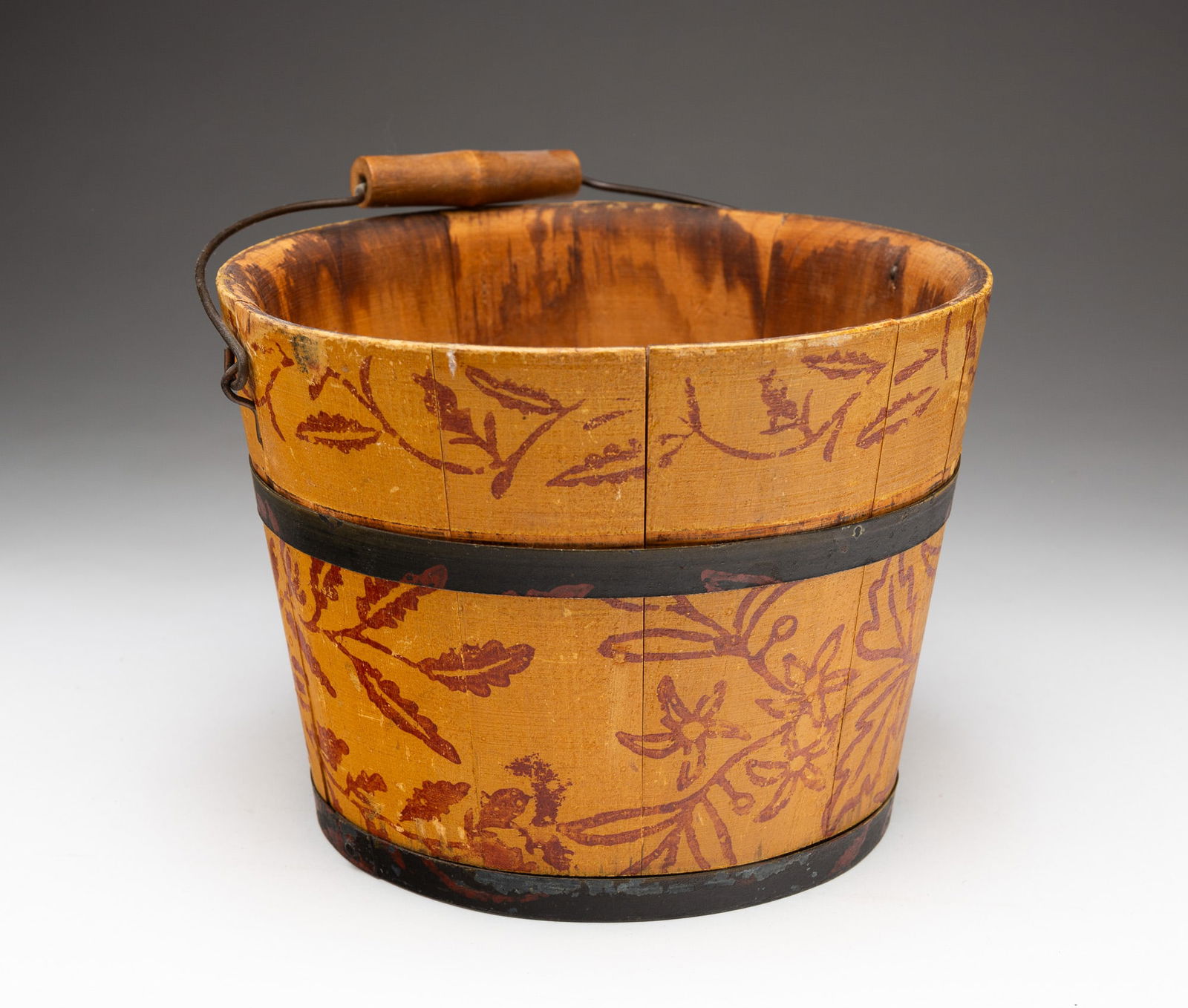 PAINTED AND STENCILED BERRY BUCKET. (1 of 4)