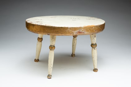 FOLKSY PAINTED DIMINUTIVE FOOT STOOL IN ORIGINAL PAINT.