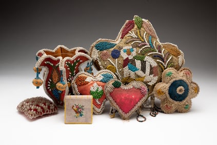 NATIVE AMERICAN IROQUOIS BEADWORK ACCESSORIES.