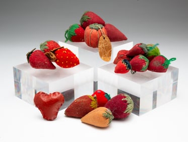 GROUP OF MINIATURE PINCUSHIONS AND EMERIES.