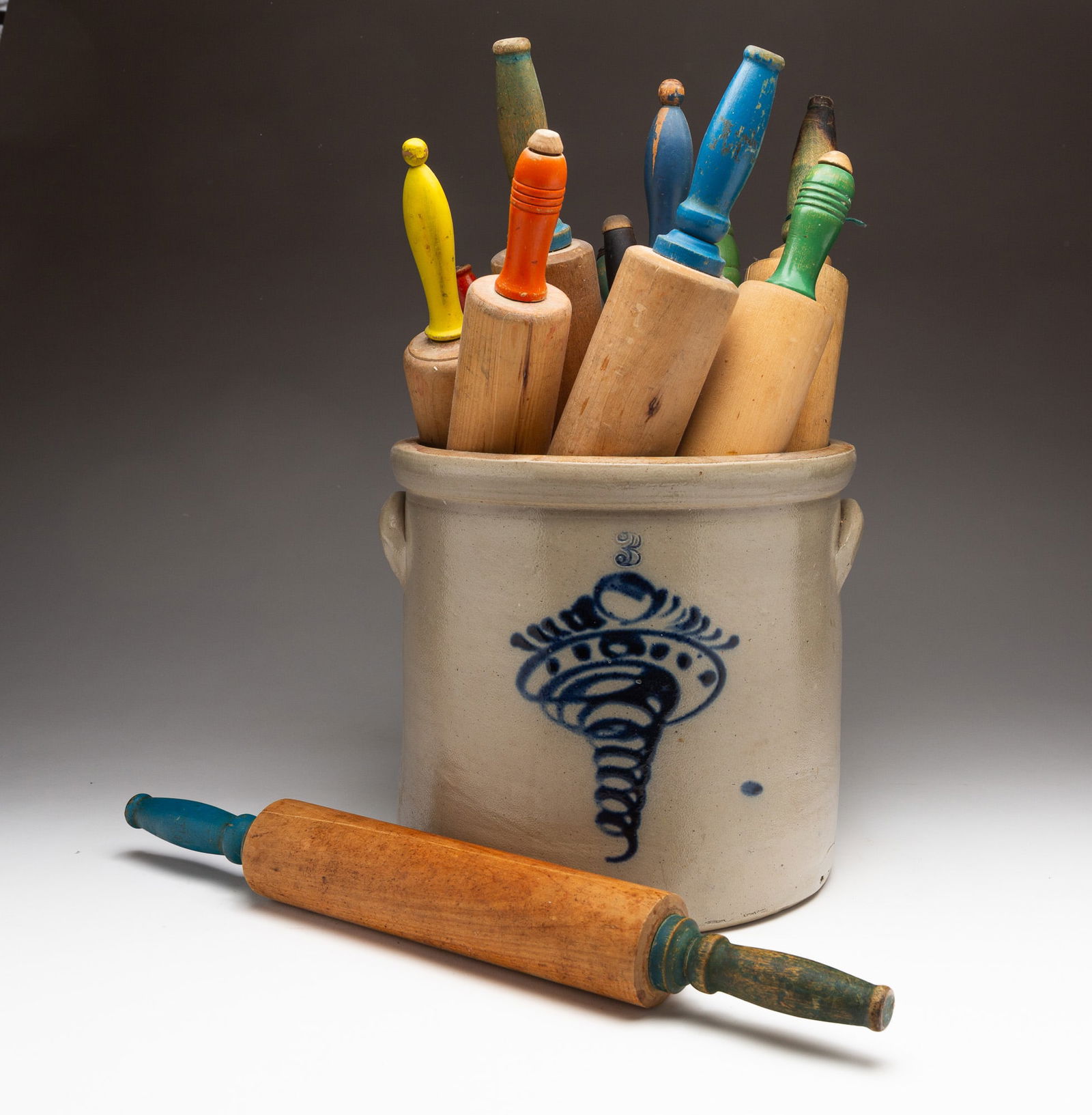 A STONEWARE JAR AND A COLLECTION OF ROLLING PINS. (1 of 6)