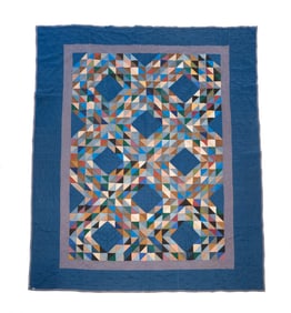 PIECED DIAMOND AND TRIANGLE PATTERN QUILT.