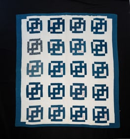 PIECED QUILT WITH SEVERAL SIGNATURES.