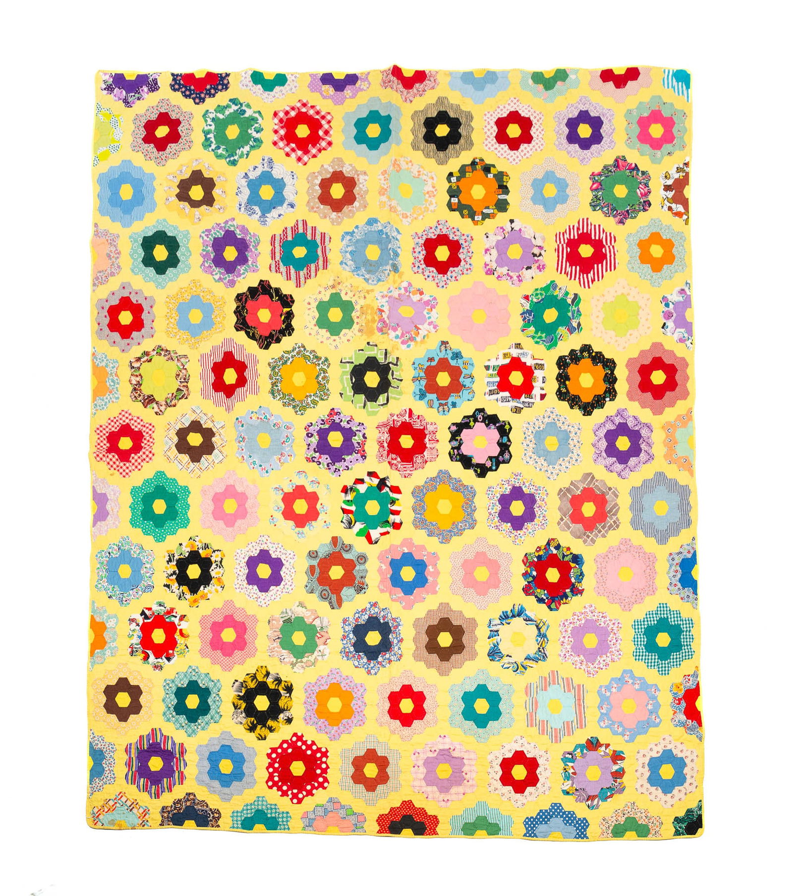 PIECED HONEYCOMB PATTERN QUILT. (1 of 6)