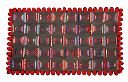LOG CABIN PATTERN CRIB QUILT.