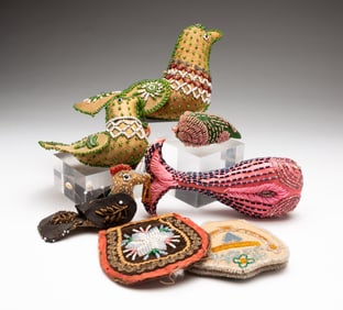NATIVE AMERICAN IROQUOIS BEADWORK SEWING NOTIONS.