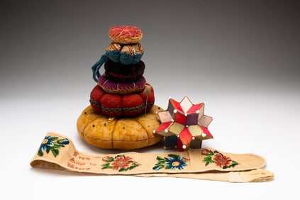 GROUP OF SEWING NOTIONS.