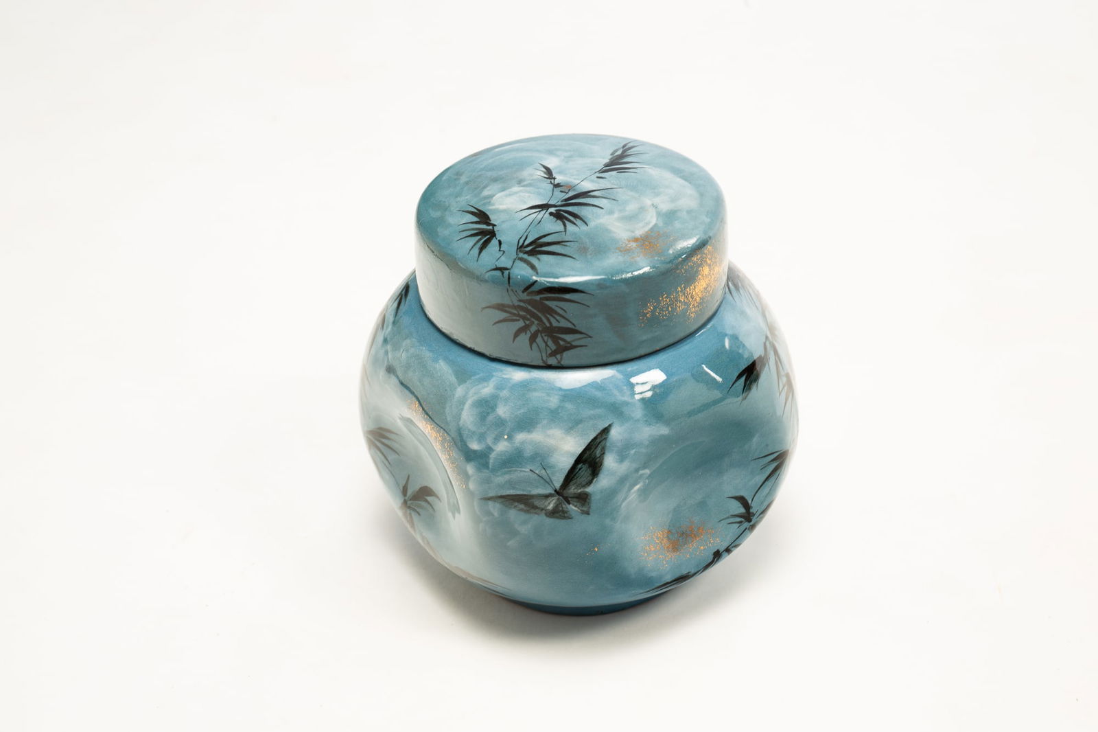 EARLY ROOKWOOD COVERED JAR. (1 of 4)