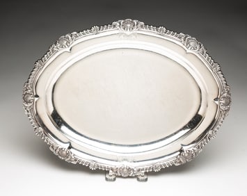 GEORGE III ENGLISH SILVER OVAL MEAT PLATTER BY PAUL STORR (1770-1844).