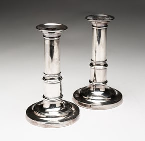 PAIR OF ENGLISH SHEFFIELD SILVER PLATE CANDLESTICKS BY MATTHEW BOULTON (1728-1809).