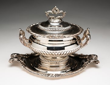 WONDERFUL PAIR OF GEORGE III ENGLISH SHEFFIELD SILVER PLATE SILVER LIDDED SAUCE TUREENS WITH UNDERTR