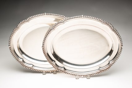 PAIR OF GEORGE III ENGLISH SHEFFIELD SILVER PLATE PLATTERS BY MATTHEW BOULTON (1728-1809).