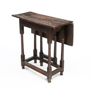 WILLIAM AND MARY GATE LEG TABLE.