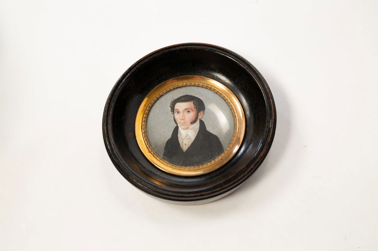 MINIATURE WATERCOLOR PORTRAIT OF A GENTLEMAN. (1 of 3)