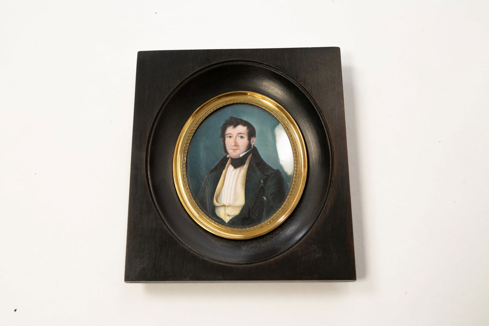 MINIATURE WATERCOLOR PORTRAIT OF A GENTLEMAN. (1 of 3)