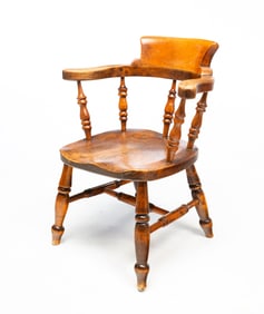 CHILDREN'S BARREL BACK TAVERN WINDSOR CHAIR.