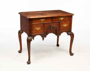 QUEEN ANNE DRESSING TABLE.