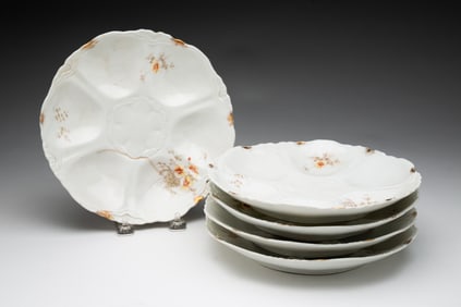 FIVE OYSTER PLATES.
