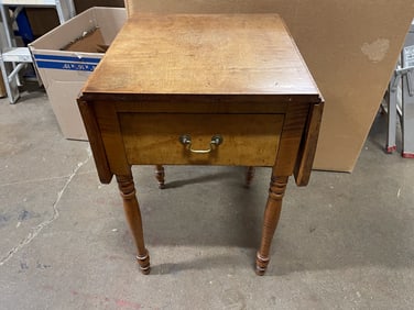 TIGER MAPLE SHERATON DROP LEAF STAND.