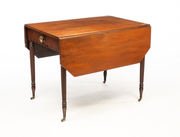SHERATON MAHOGANY PEMBROOKE TABLE.